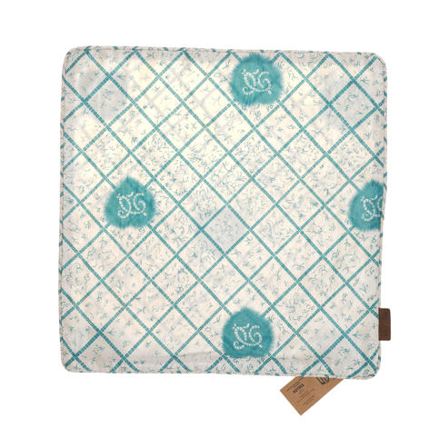 Seidenkissenbezug 50x50 cm in tiefem Burgunderrot mit dichtem, geschwungenem Suzani-Muster im Vintage-, Ethno- und Bohème-Stil.