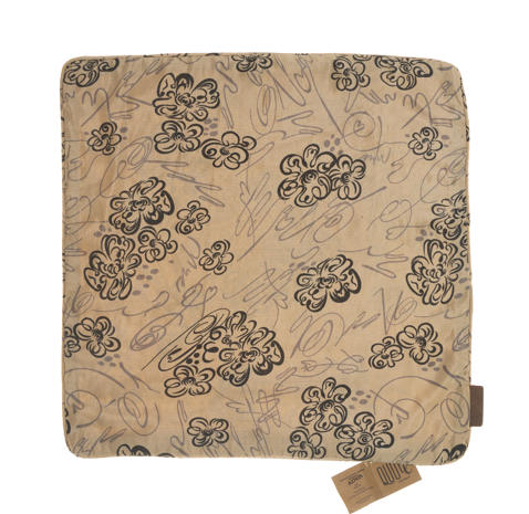 Seidenkissenbezug 50x50 cm mit farbenfrohem orange-rostfarbenem Muster auf beigem Hintergrund, orientalisches Boho-Vintage-Einzigartigkeits-Ethno-Sari-Kissen.