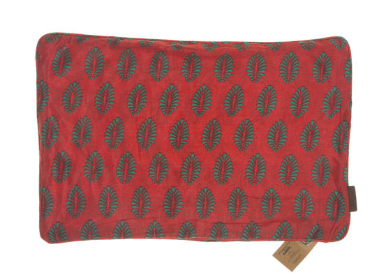 Silk sari pillowcase 60x40 cm in red background with turquoise green ornaments like small palm leaves in an oriental ethnic boho pattern.