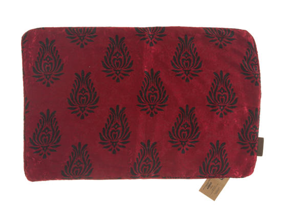 Seidenkissenbezug 60x40 cm in Dunkelrot mit dunkelroten floralen Ornamenten und ethnischem Muster im orientalischen Boho-Vintage-Sari-Stil