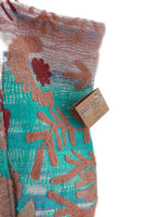 Suzani Vintage Beach dahinter