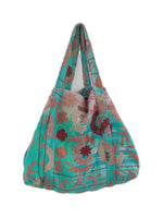 Suzani Vintage Beach dahinter