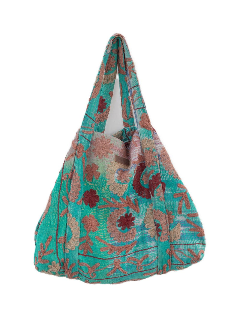 Suzani Vintage Beach dahinter