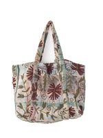 Suzani Vintage Beach dahinter