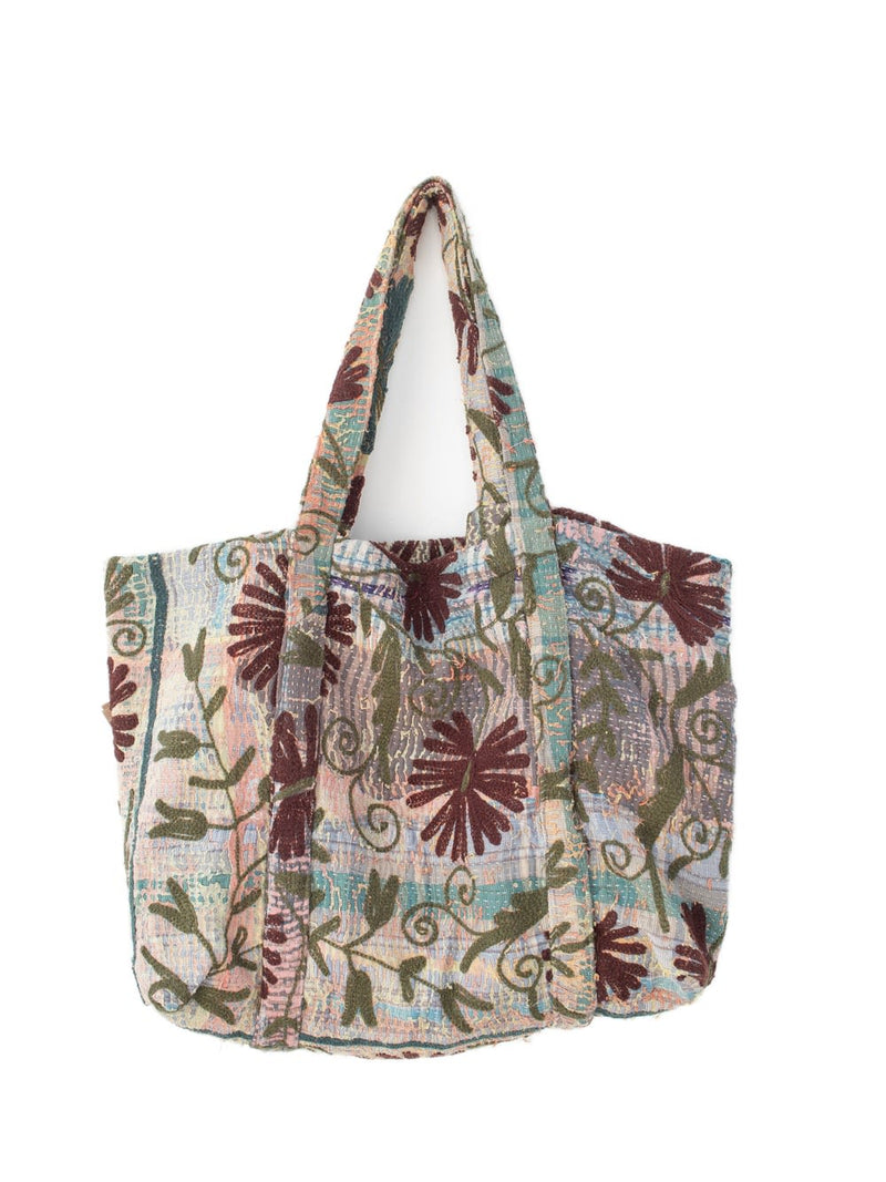 Suzani Vintage Beach dahinter